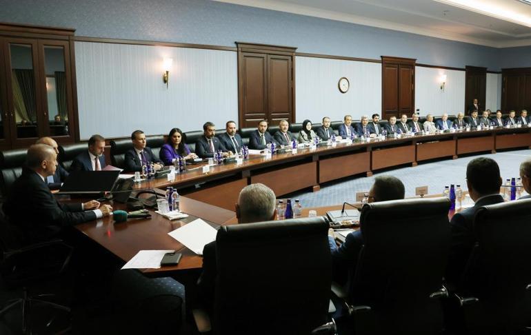 Cumhurbaşkanı Erdoğan, Ankarada parti il teşkilatı ve ilçe belediye başkanları ile bir araya geldi