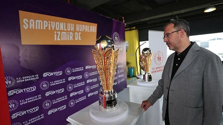 Bakan Kasapoğlu şampiyonluk kupalarını İzmirde tanıttı