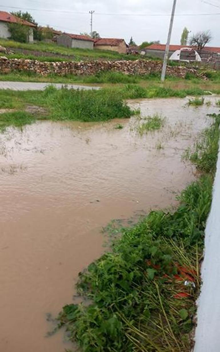 Meteoroloji saatler öncesinde uyarmıştı Eskişehir Seyitgazi ilçesi sele teslim oldu