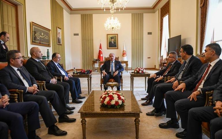 YSK Başkanı Yener, Cumhurbaşkanı mazbatasını TBMM Başkanı Şentopa teslim etti
