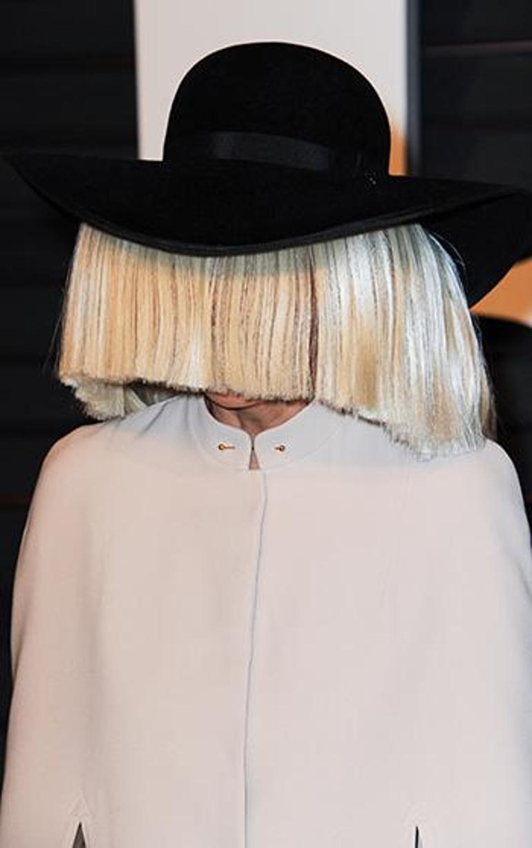 Ünlü şarkıcı Sia otizmli olduğunu açıkladı