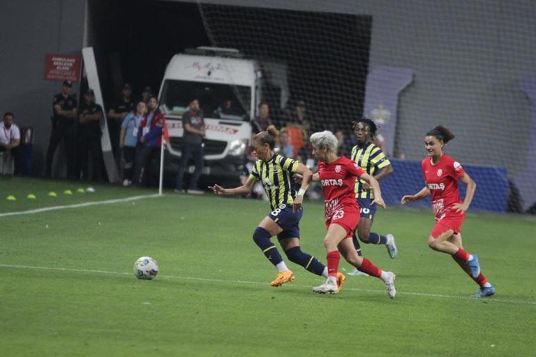 Turkcell Kadın Futbol Süper Ligi şampiyonu belli oldu Fenerbahçe - Fomget maçında 6 gol