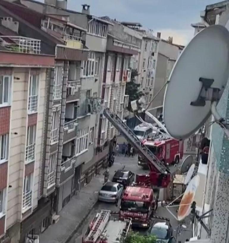 Sultangazi’de yıkım sırasında 3 binada hasar oluştu; merdiveni çöken binadakiler kurtarıldı