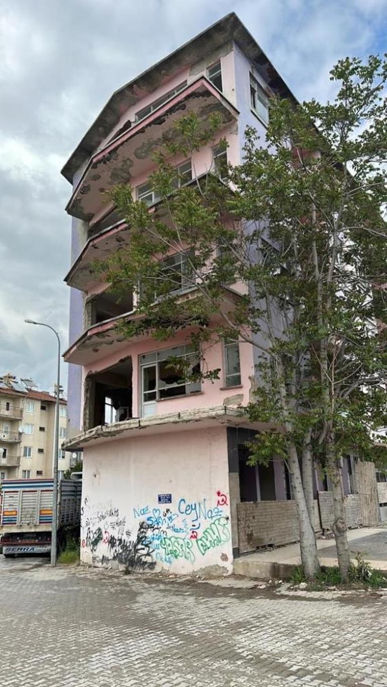 Gizemini Sadettin Teksoy bile çözememişti Perili ev’ 45 yıl sonra yıkıldı