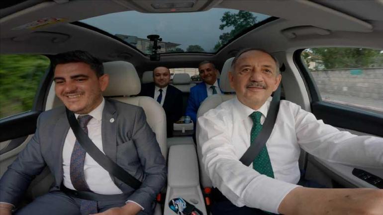 Bakan Özhaseki, TOGG’un sürücü koltuğuna geçti: Milletimiz de ben de çok beğendik