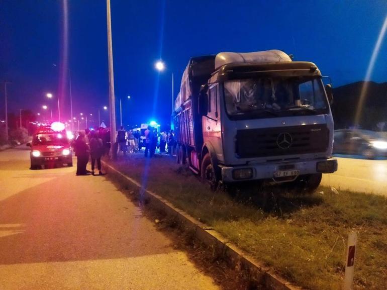 Yolcu otobüsü tuğla yüklü tıra çarptı:1 ölü, 9 yaralı