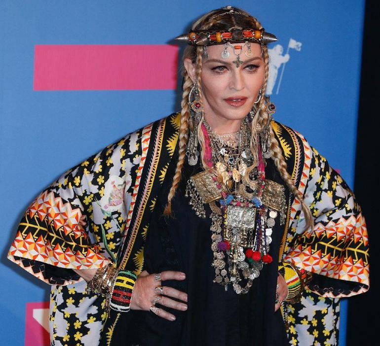 Dünyaca ünlü sanatçı Madonna hastaneye kaldırıldı Dünya turnesi ertelendi