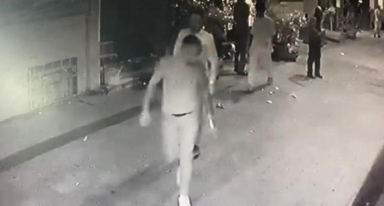 Beyoğlunda kavga: Ara sokakta yakalayıp defalarca bıçakladı