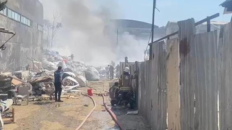 Tuzla’da geri dönüşüm tesisindeki yangın kontrol altına alındı Marmaray seferleri normale döndü