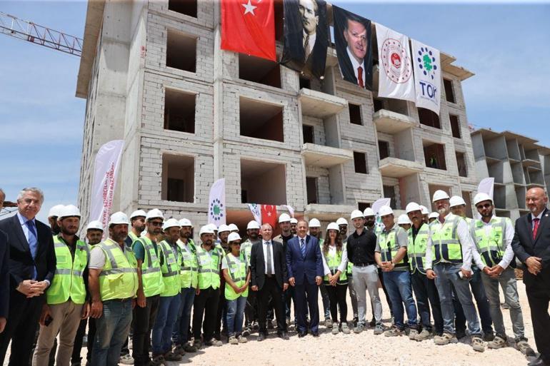 Bakan Mehmet Özhaseki: 143 bin 271 evimizi, ahırlarıyla birlikte yapacağız