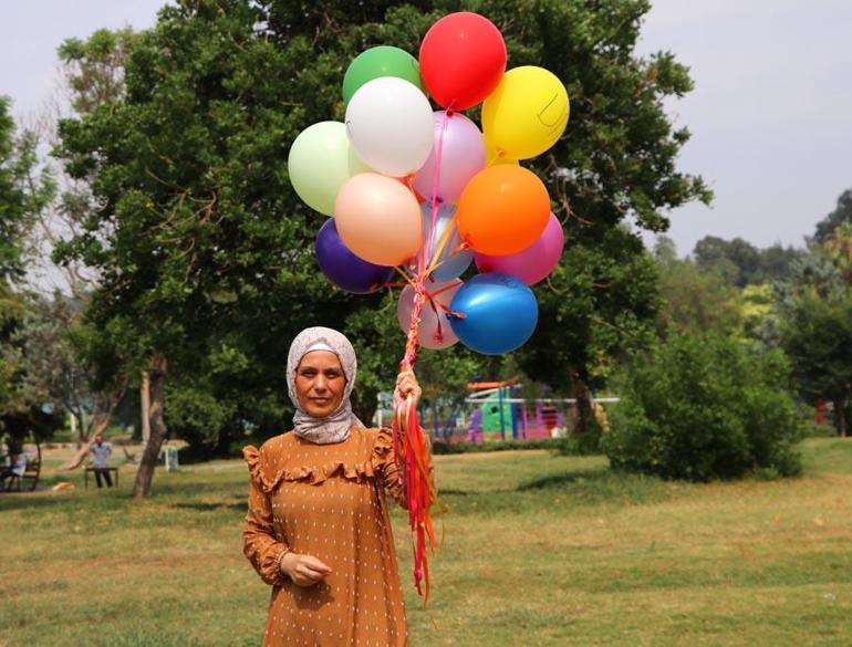 Kendisini 7 defa bıçaklayan kocasından 3 yıl sonra boşandı, zaferini balonlarla kutladı