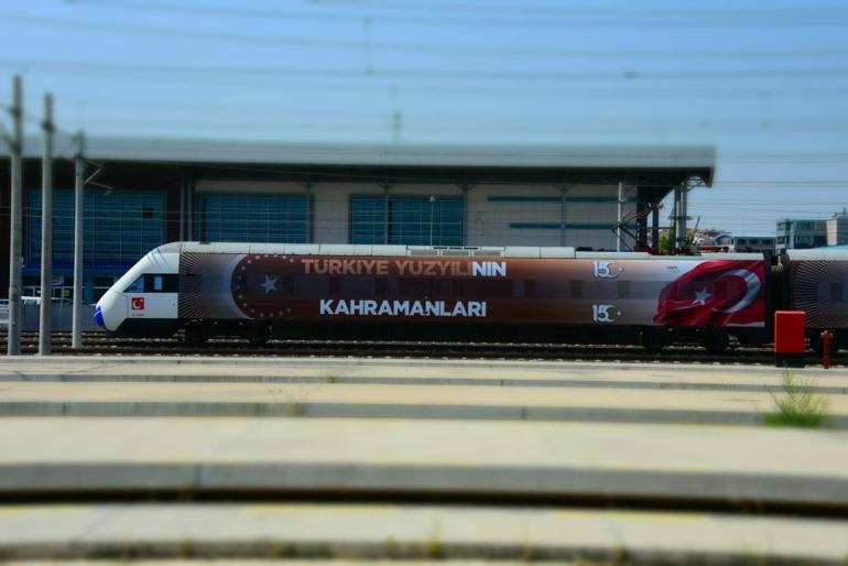 15 Temmuz Treni yola çıktı Bakan Uraloğlu uğurladı