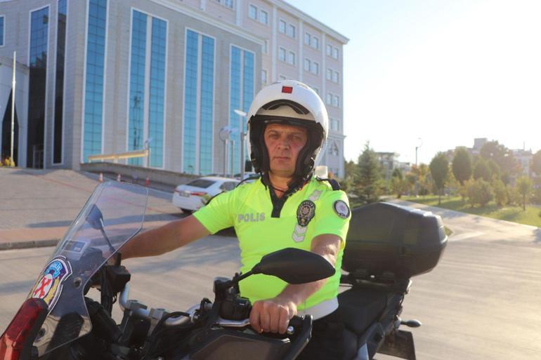 Polisin motorsikletli gence sözleri gündem oldu Bakan Yerlikayadan teşekkür telefonu