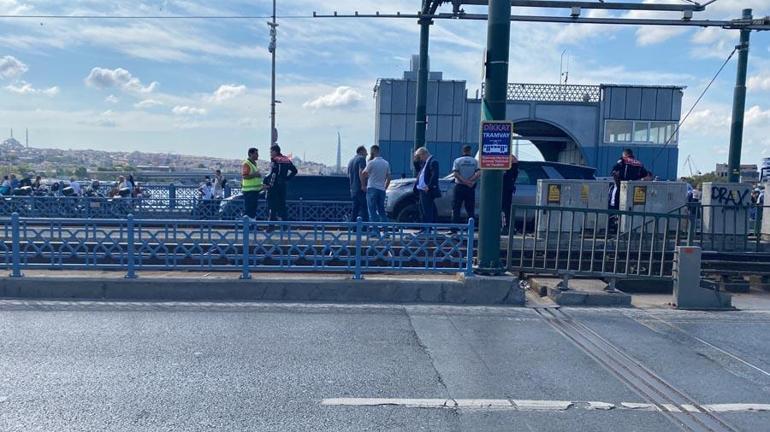 Lüks cipiyle Galata Köprüsünde tramvay yoluna girdi, seferler durdu