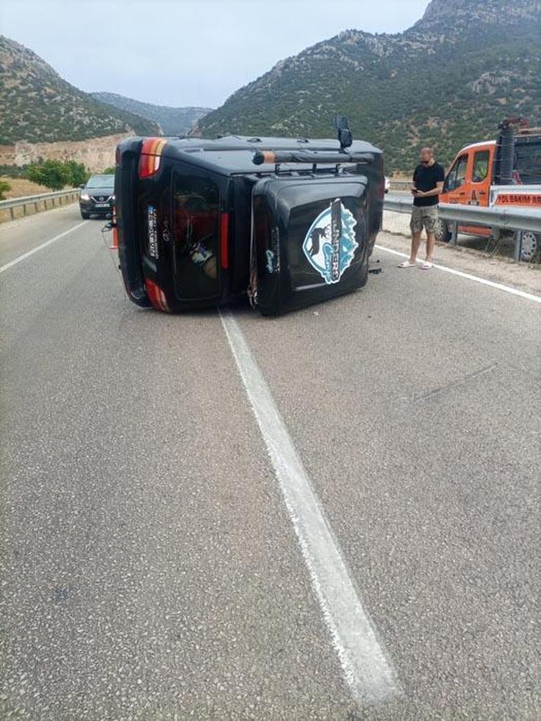 Ünlü sanatçı Sümer Ezgü Antalyada kaza yaptı İşte son durumu...