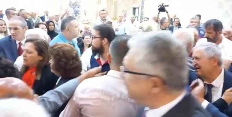 CHP kongresinde gerginlik yaşandı Milletvekili Burcu Köksal baygınlık geçirdi