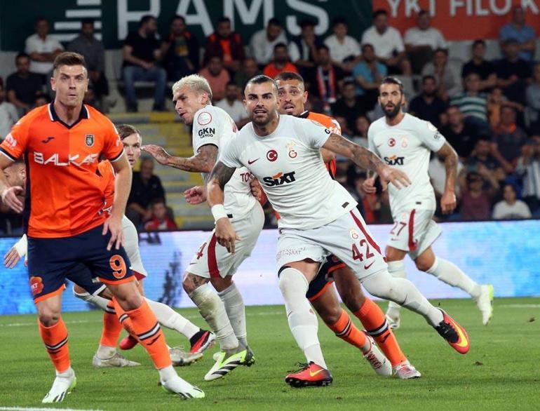Galatasaray deplasmanda Başakşehiri 2-1 ile geçti