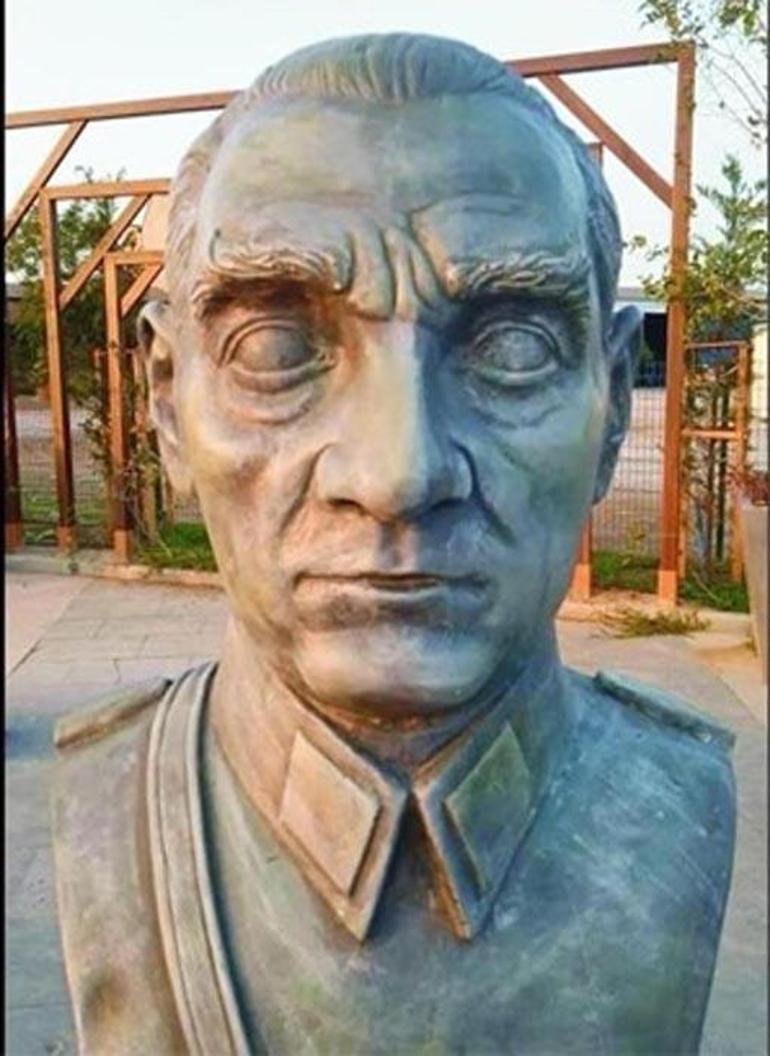 Çanakkale Kahramanları Parkındaki tepki çeken Atatürk büstü kaldırıldı