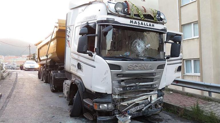 Hafriyat kamyonu şoförü dehşeti: 14 aracı ezdi, 2 polis, 1 bekçi toplam 9 yaralı