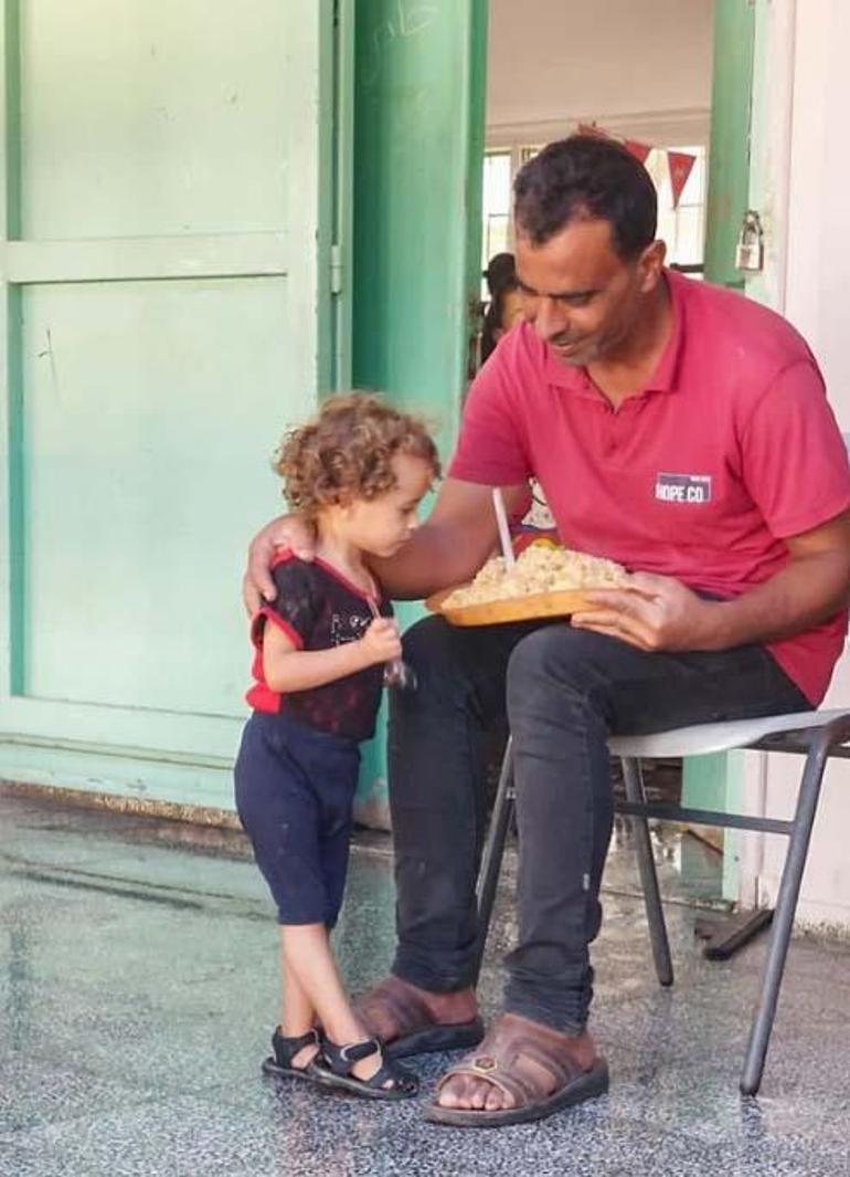 Gamze Özçelik’ten Gazzelilere sıcak yemek yardımı