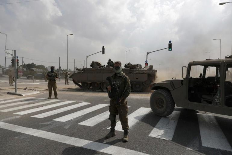 Gazzede abluka sürüyor İsrail, kara harekatını erteledi