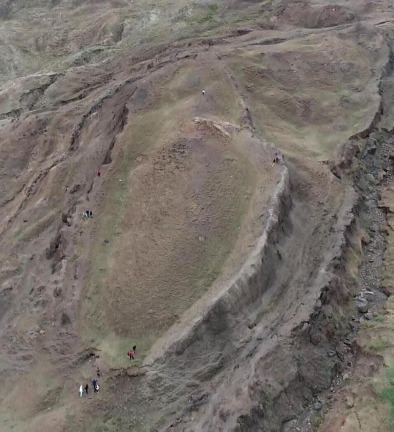 Ağrı Dağında Nuhun Gemisi Bölgede bulunan kalıntılar 5500- 3000 yıl öncesinden...