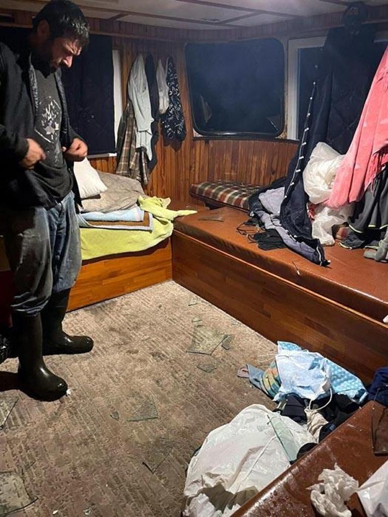 Kuşadası açıklarında akıntıyla sürüklenen Türk balıkçı teknelerine Yunan askerleri saldırdı