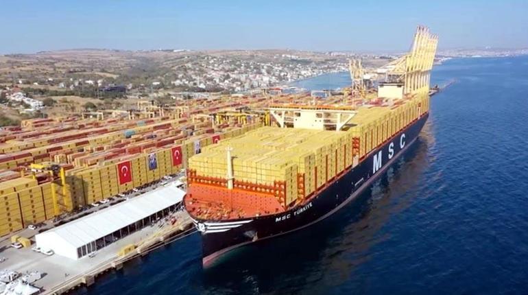 Dünyanın en büyük gemilerinden Cumhuriyetin kuruluşunun 100üncü yıl dönümü nedeniyle MSC Türkiye adı verildi