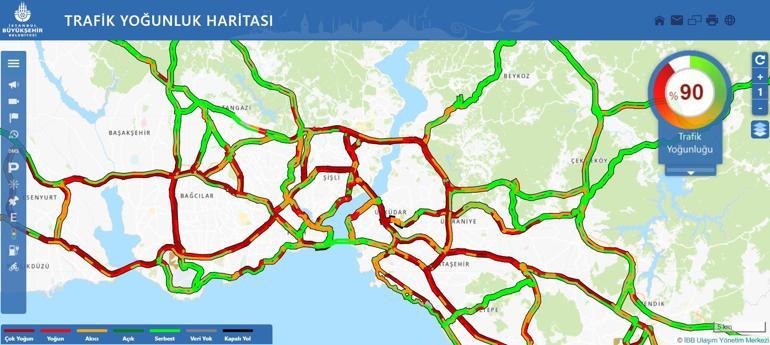 İstanbulun bazı bölgelerinde trafikte yoğunluk yaşanıyor