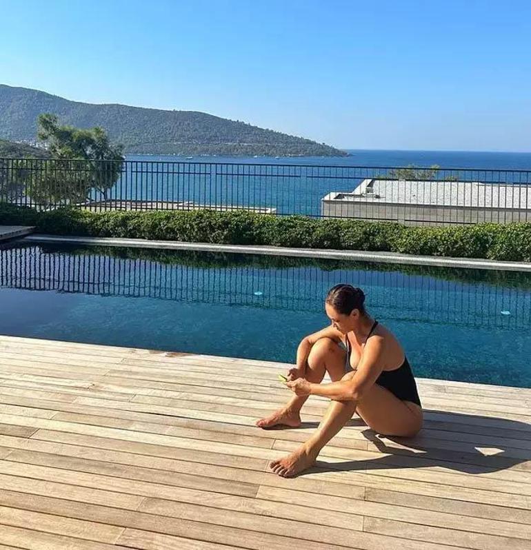 Hülya Avşar kasım ayında mayosuyla güneş banyosu yaptı