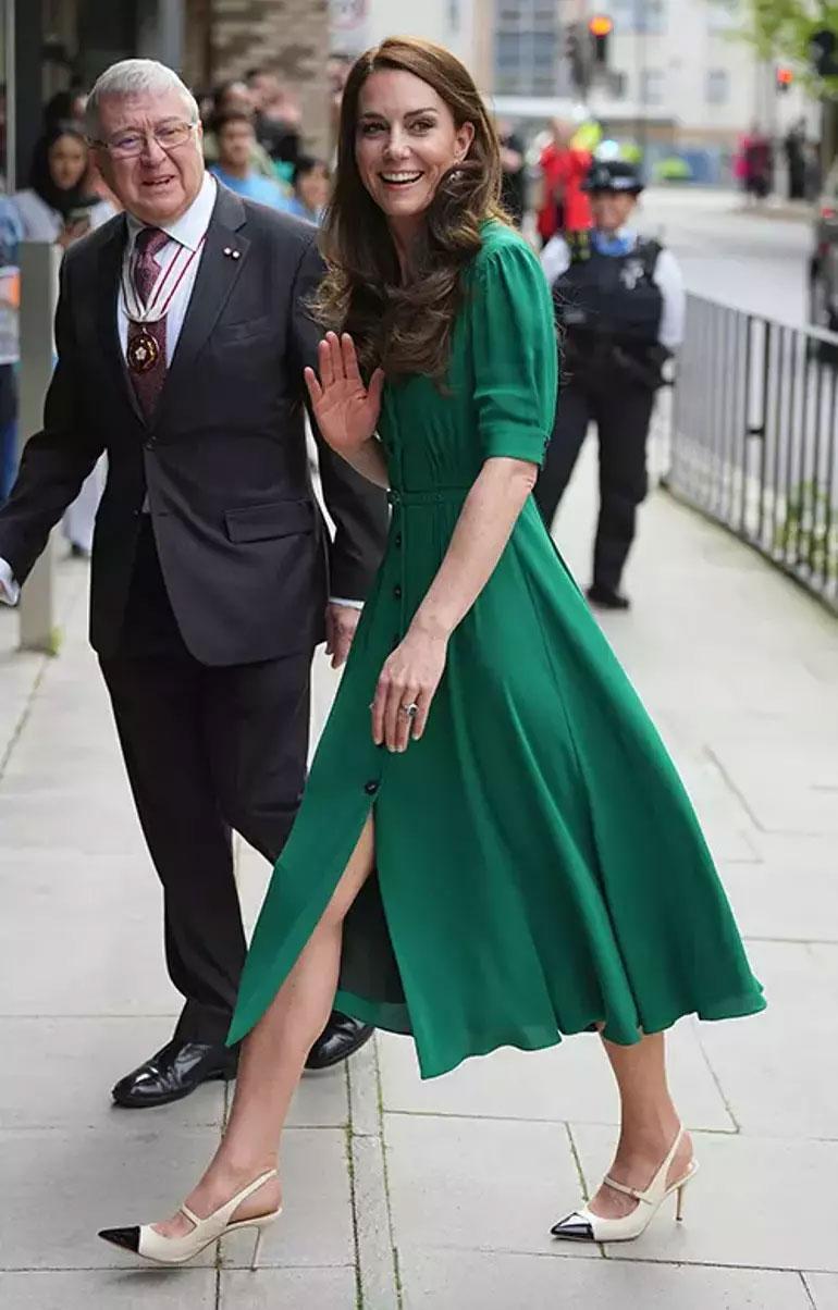 Galler Prensesi Kate Middletonın yaptığı bacak şovu olay oldu O kaslar ne öyle