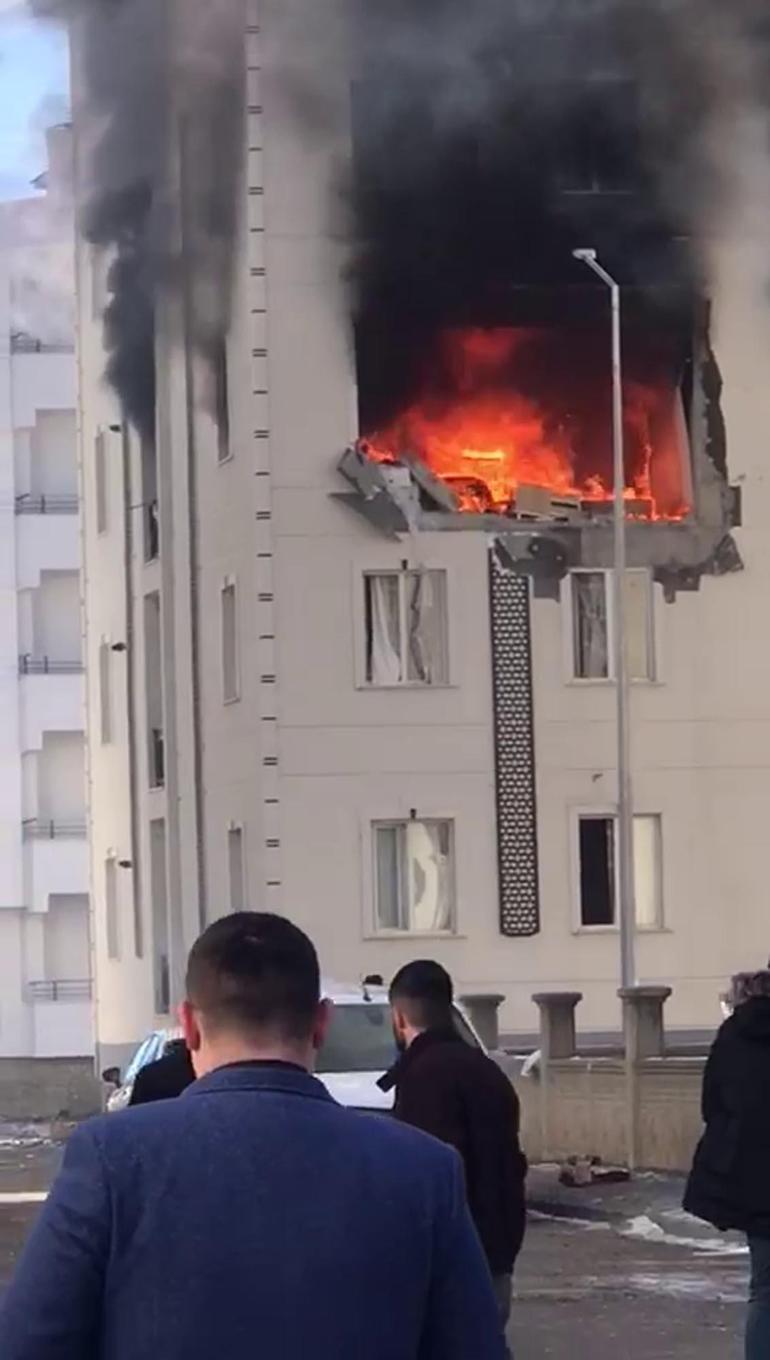 Karsta 5 katlı binada patlama: 6 yaralı