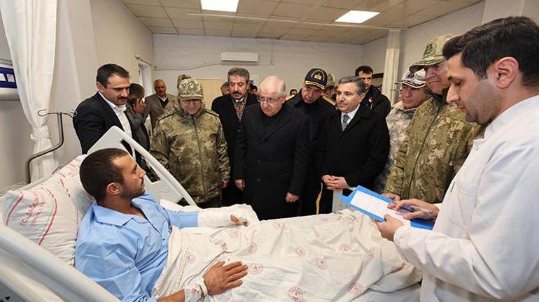 Bakan Güler, Şırnak’ta tedavi gören yaralı askerleri ziyaret etti