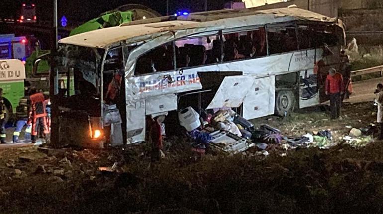 Mersinde korkunç kaza Yolcu otobüsü devrildi: 9 ölü, 30 yaralı