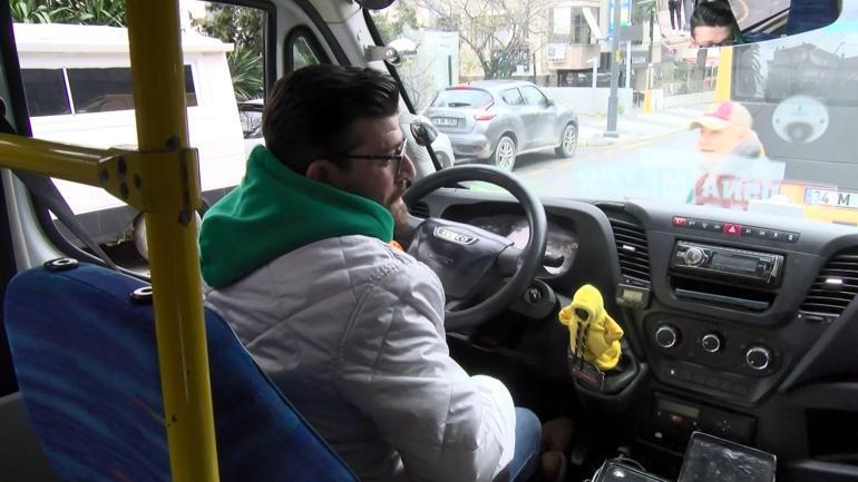 İstanbulda minibüse binenler inanamadı Genç kadın yolcuların içinde doğum yaptı