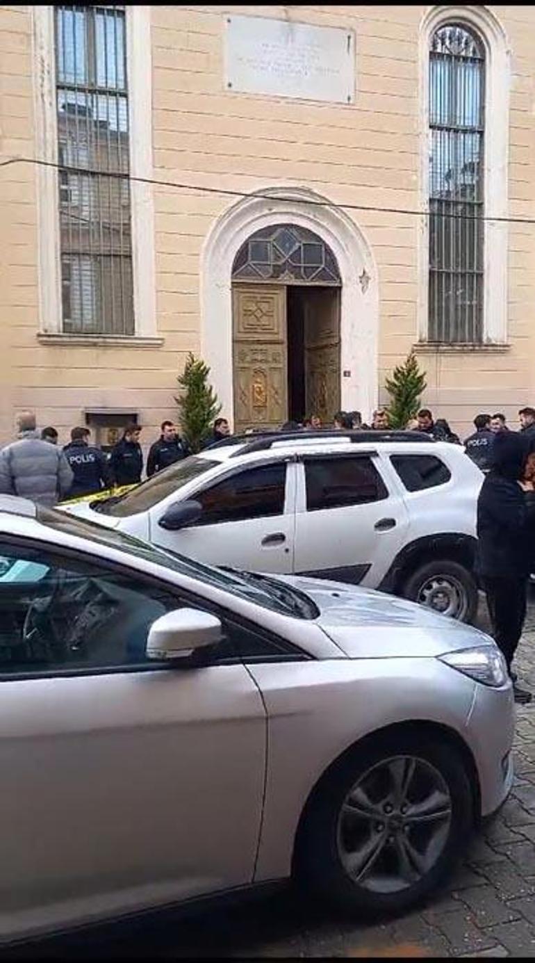 Sarıyer Santa Maria Kilisesinde maskeli saldırı Açılan ateşle hayatını kaybeden Tuncer Cihan son yolculuğuna uğurlandı