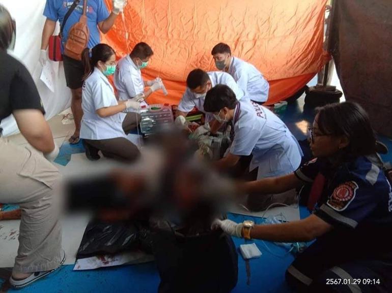 Taylandda arkadaşını tüm öğrencilerin gözü önünce defalarca bıçakladı