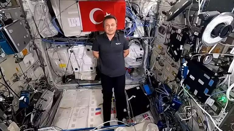 İlk Türk astronot Alper Gezeravcı, Diyarbakırlı öğrencilerin sorularını yanıtladı: Eğer önceden neler olacağını bilmiyor olsam korkabilirdim