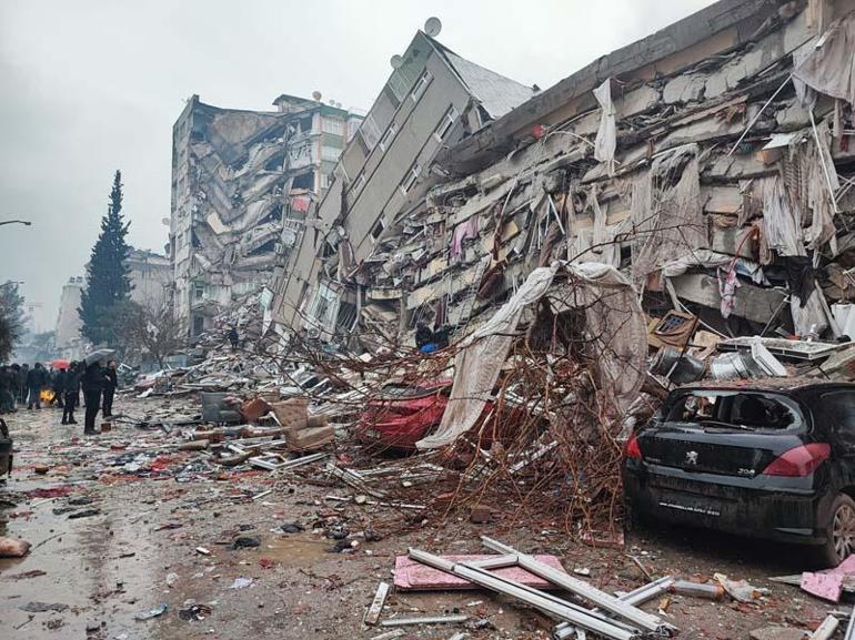 Türkiye tam 1 yıl önce asrın felaketini yaşadı 53 bin 537 can yitip gitti