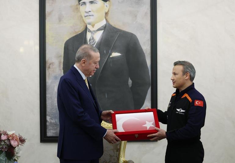 Cumhurbaşkanı Erdoğan, Türkiyenin ilk astronotu Alper Gezeravcı ile görüştü