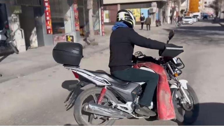 Elazığ’da Hollywood filmlerini aratmayan olay Polis şüpheliyi, durdurduğu kuryenin motosikletine binerek yakaladı