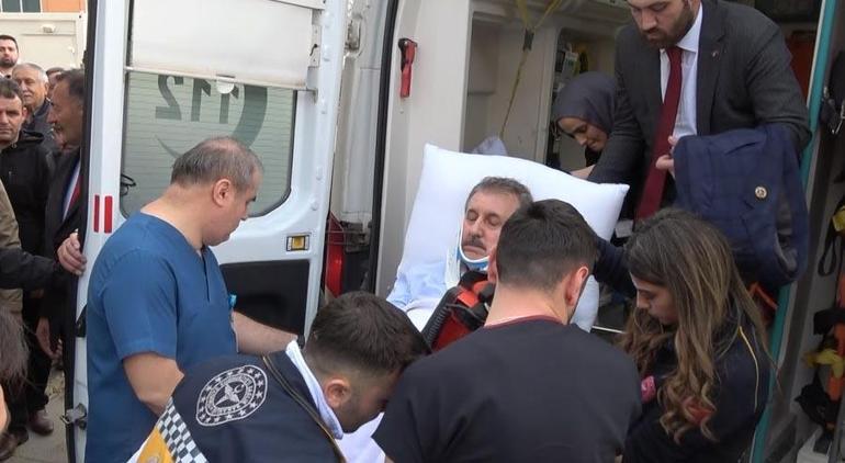 Büyük Birlik Partisi Genel Başkanı Mustafa Desticinin içinde bulunduğu makam aracı kaza yaptı;4 yaralı