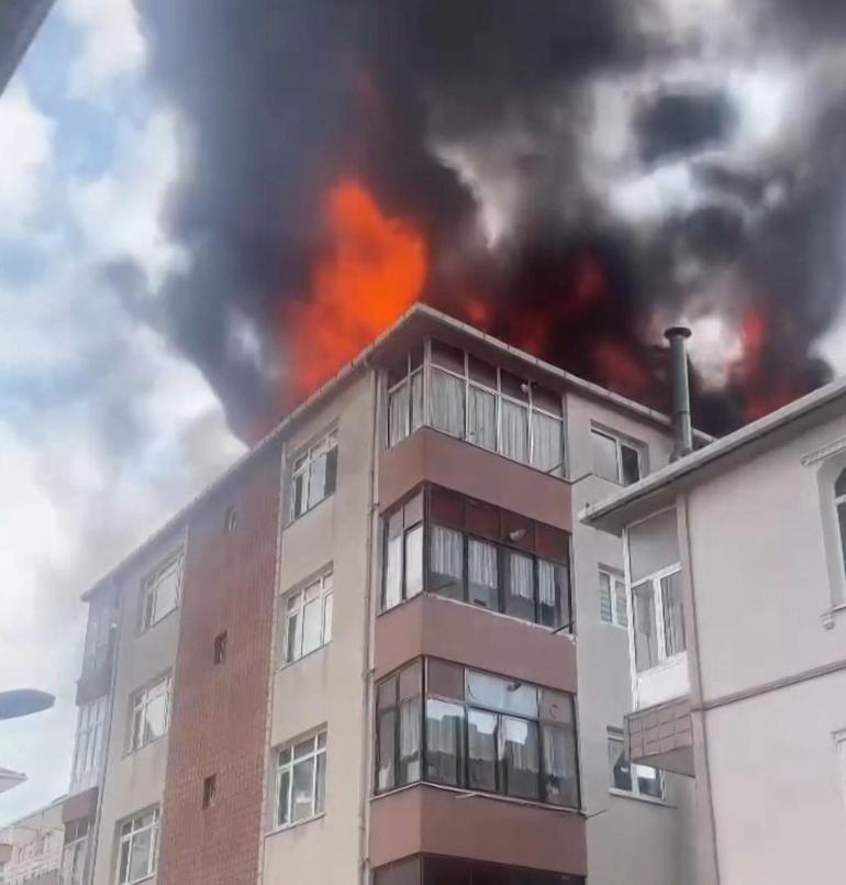 Küçükçekmecede korkutan yangın Binanın çatısı alev alev yandı