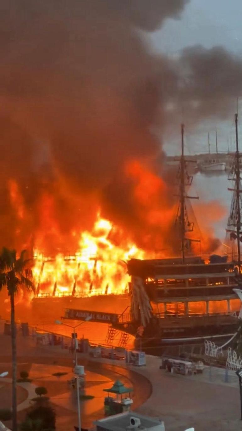 Alanyada tekneler alev alev yandı, Sahil Güvenlik harekete geçti