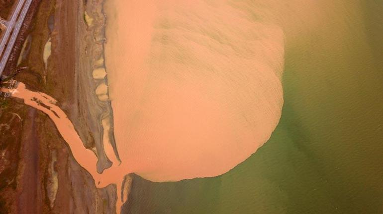 Van Gölü kahverengiye döndü 10 kilometrelik alan havadan görüntülendi