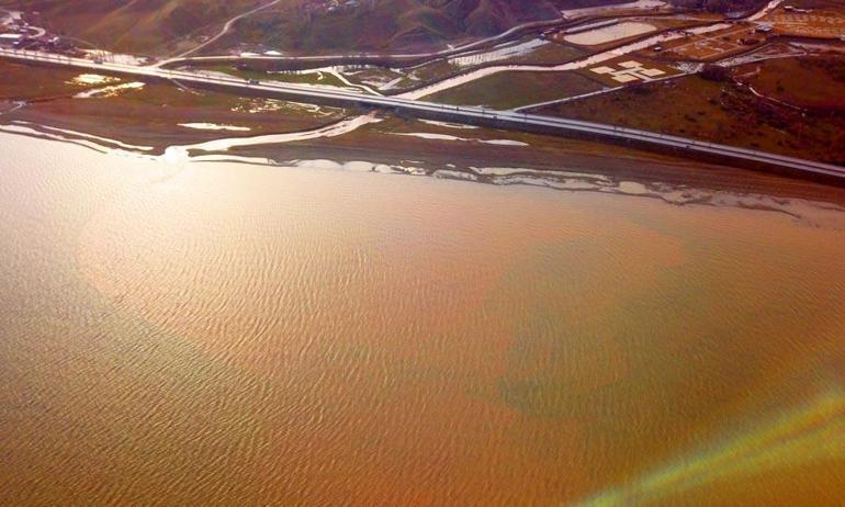 Van Gölü kahverengiye döndü 10 kilometrelik alan havadan görüntülendi