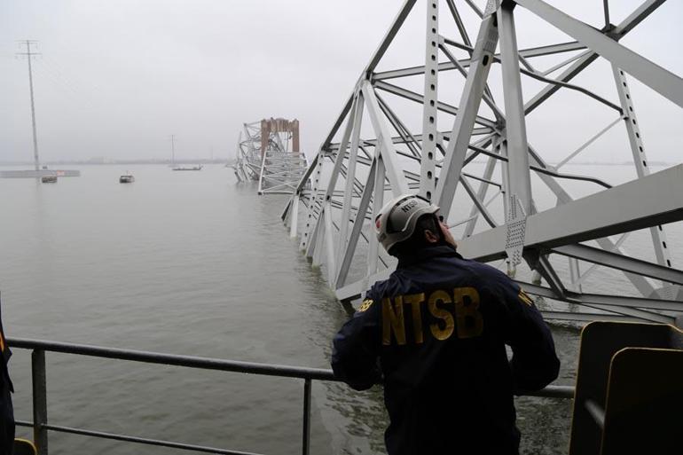 Yük gemisinin yıktığı köprüden nehre düşenlerden 2sinin cansız bedenine ulaşıldı