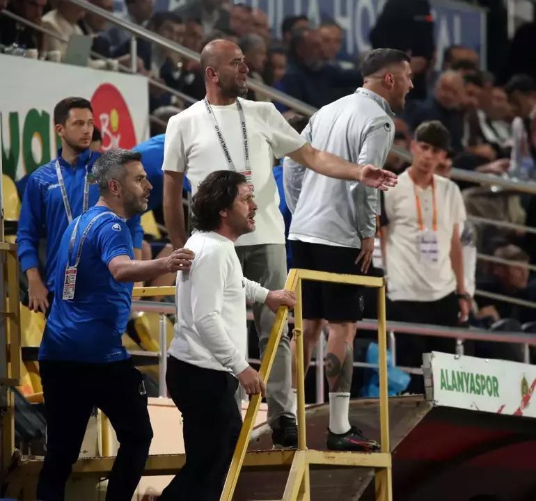 Alanyaspor-Galatasaray maçında gergin anlar! Fatih Tekke kırmızı kart gördü çılgına döndü - Resim : 1