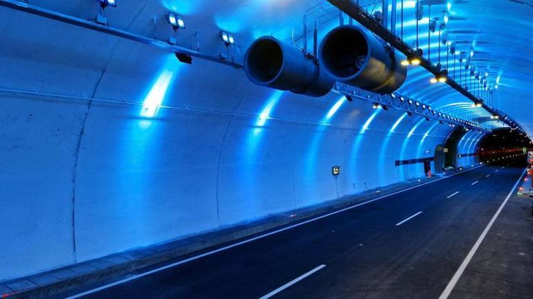 Bakan Uraloğlu açıkladı Yeni Zigana Tünelinden 1 yılda 1,7 milyon araç geçti
