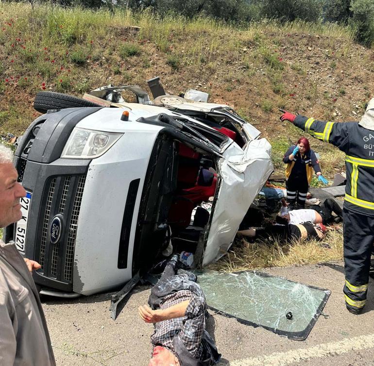 Gaziantep’te katliam gibi kaza TIR, yolcu minibüsüne çarptı: 8 ölü